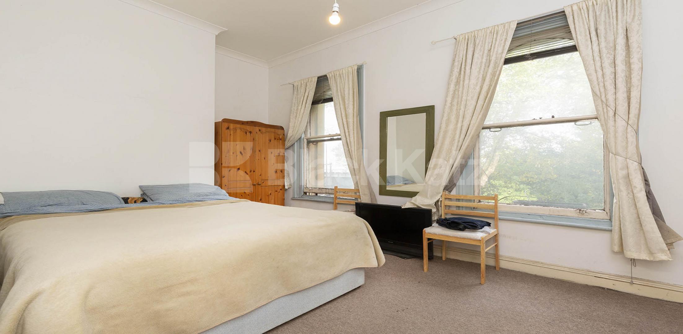 Spacious one bedroom property set in a great location High Street, Horsney